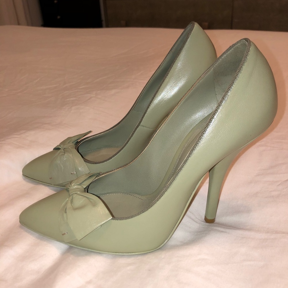Bottega Veneta Elegant Leather Mint Green High Heel pumps with bows size 38